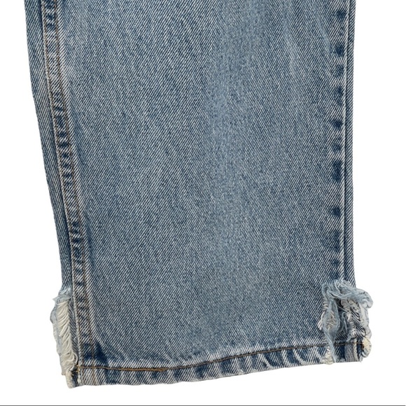 Vintage 90s Levi's 560 Jeans Baggy Fit Light Wash Blue 100% Cotton | 34" x 36" - Picture 11 of 14